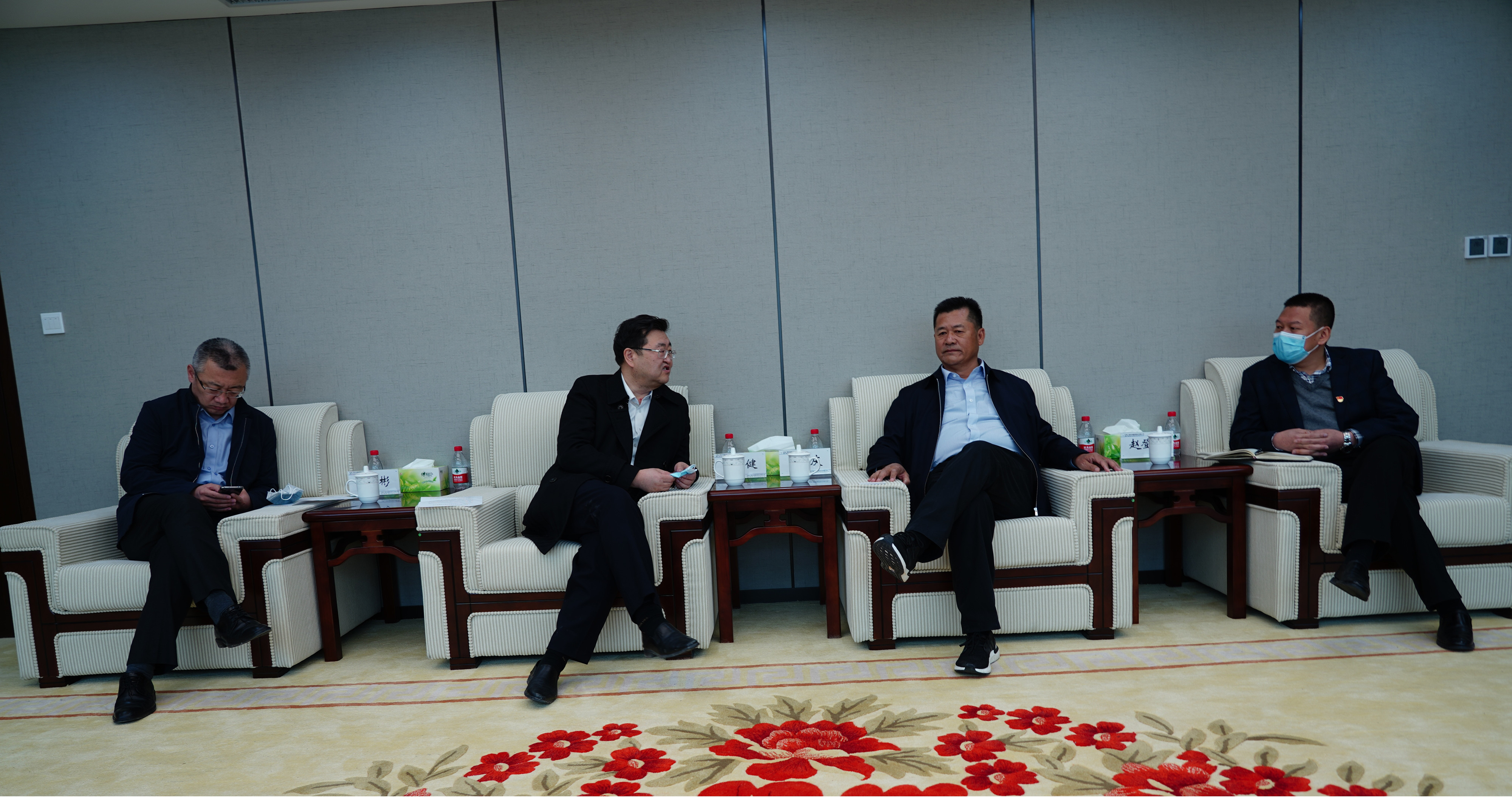 宋忠慶會(huì)見(jiàn)浙商銀行蘭州分行黨委書(shū)記、行長(zhǎng)申健一行