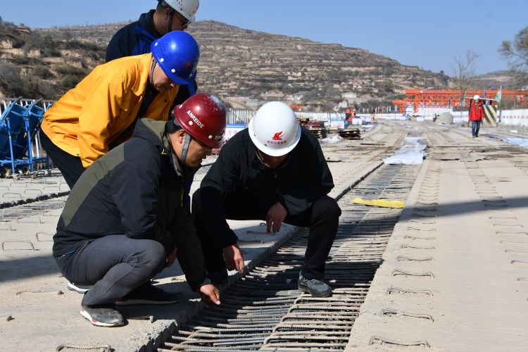 J:集團網(wǎng)站模塊公司動態(tài)8.2子公司動態(tài).甘肅省交通工程建設監(jiān)理有限公司省交通監(jiān)理公司動態(tài)新聞（2018.4-2019.7）生產(chǎn)經(jīng)營?9.1.24精準把脈 助推高質(zhì)量發(fā)展——甘肅交通監(jiān)理公司項目機構(gòu)年度目標責任考核工作紀實_0_1_4.jpg