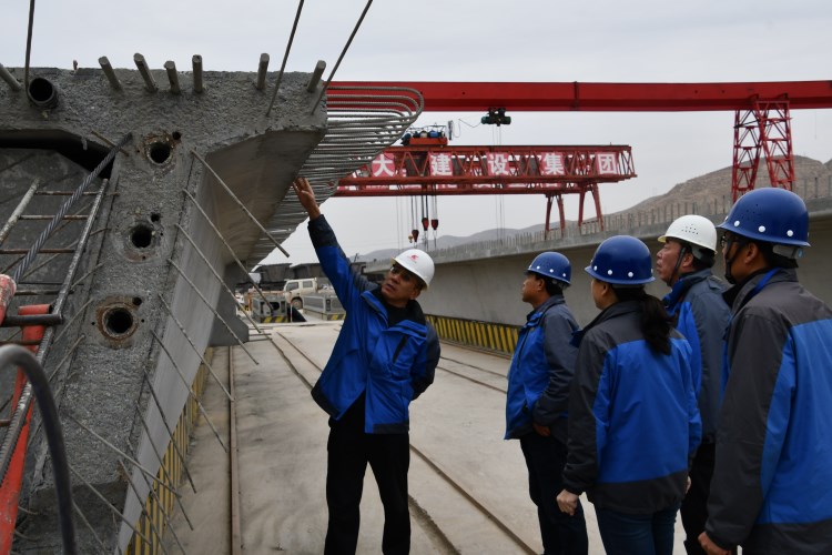 J:集團網(wǎng)站模塊公司動態(tài)8.2子公司動態(tài).甘肅省交通工程建設監(jiān)理有限公司省交通監(jiān)理公司動態(tài)新聞（2018.4-2019.7）生產(chǎn)經(jīng)營?9.1.24精準把脈 助推高質(zhì)量發(fā)展——甘肅交通監(jiān)理公司項目機構(gòu)年度目標責任考核工作紀實_0_1_6.jpg